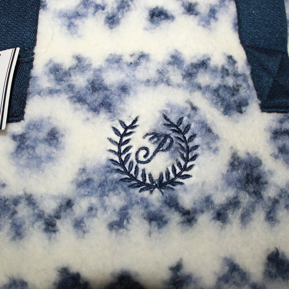 NWT Victoria's Secret Women's Cozy Sherpa Plush Fair Isle Weekender Bag - Picture 4 of 8